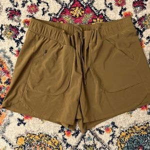 🩳 all in motion Shorts EUC